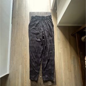 Lululemon- BLACK CAMO STRETCH HIGH RISE PANT 7/8ths Length